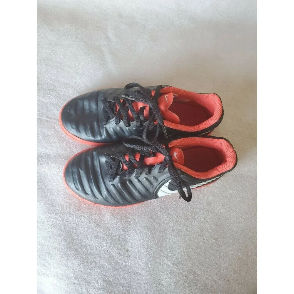 Nike Tiempo‎ Sneakers Youth Boys 3.5 Black Red Casual Shoes